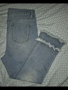 DG2 by Diane Gilman Women's Mid-Blue Frayed Hem Ankle Jeans